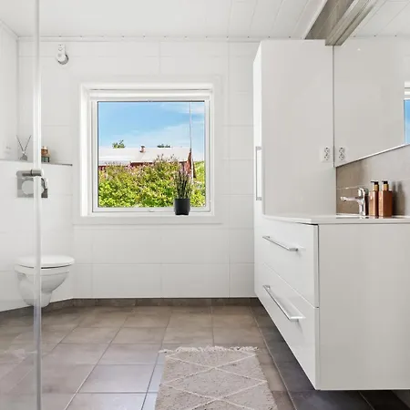 Holiday home Romslig Hus I Vestvagoy *